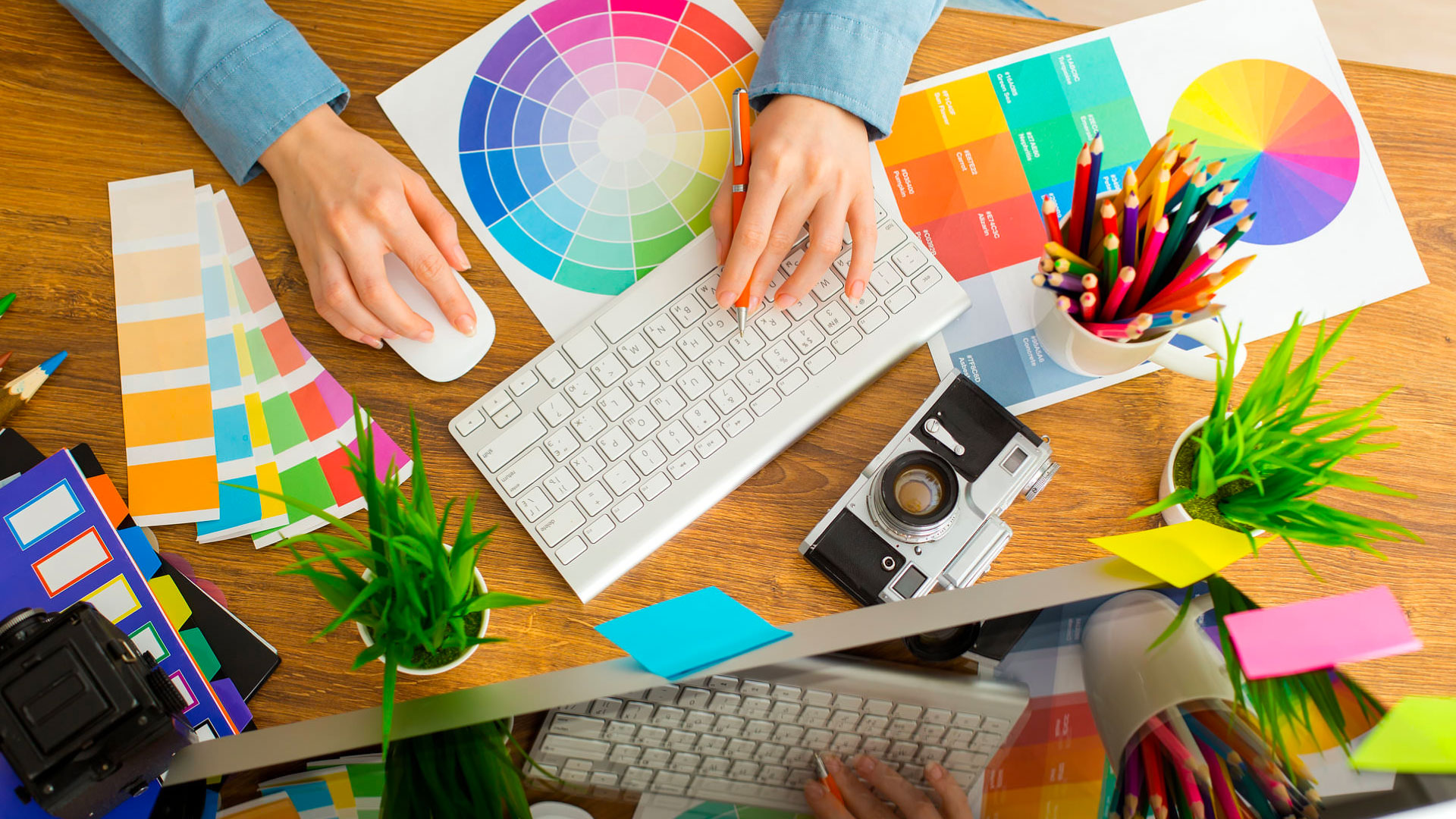 Professional Graphic Design Agency in UAE | AquireTech